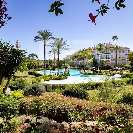 Amplio Planta Jardin Nagueles Διαμέρισμα