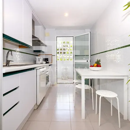 Amplio Planta Jardin Nagueles * Μαρμπέλλα