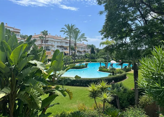Amplio Planta Jardin Nagueles Appartement Marbella