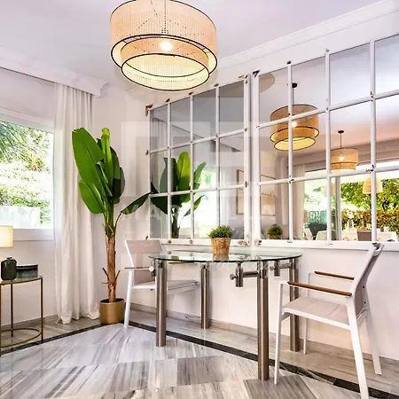 Amplio Planta Jardin Nagueles アパート マルベーリャ