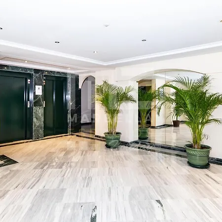 Amplio Planta Jardin Nagueles マルベーリャ