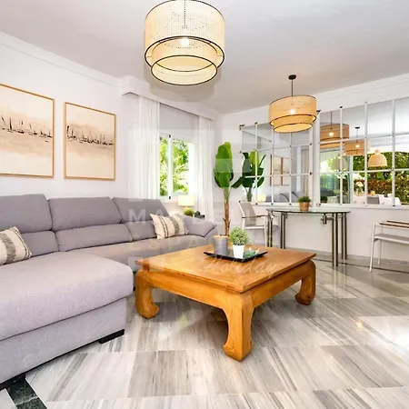 Amplio Planta Jardin Nagueles アパート