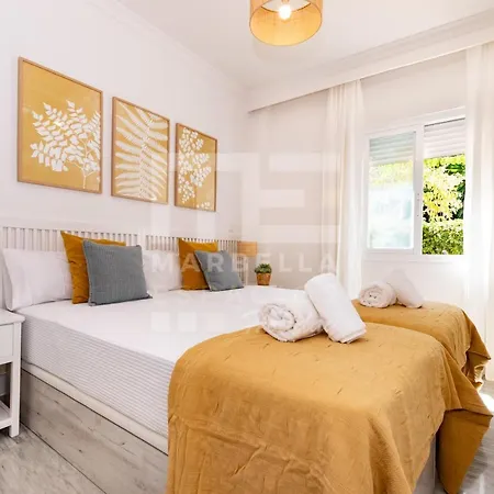 Amplio Planta Jardin Nagueles * マルベーリャ