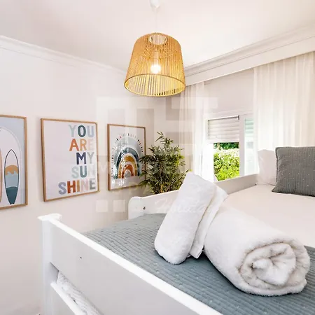 アパート Amplio Planta Jardin Nagueles マルベーリャ