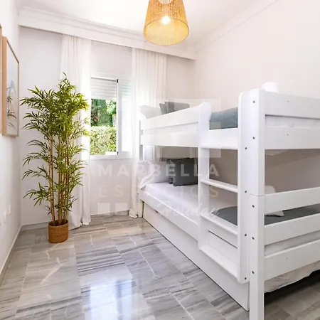 Amplio Planta Jardin Nagueles マルベーリャ