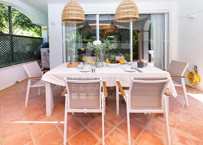 Amplio Planta Jardin Nagueles 아파트