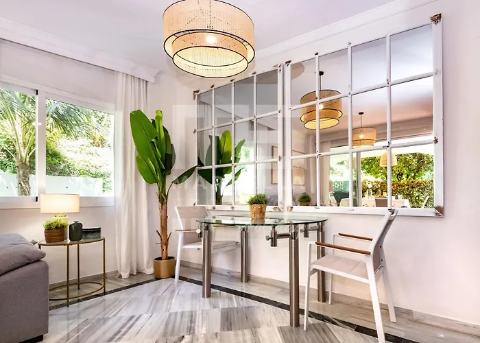 Amplio Planta Jardin Nagueles 아파트 마르베야