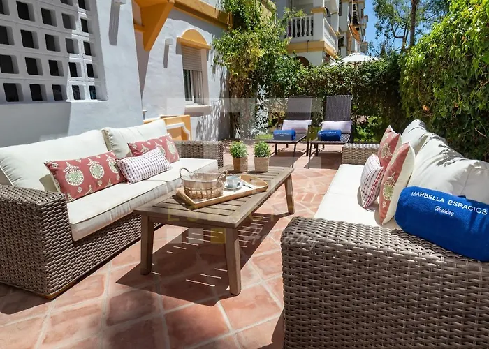 Amplio Planta Jardin Nagueles 아파트