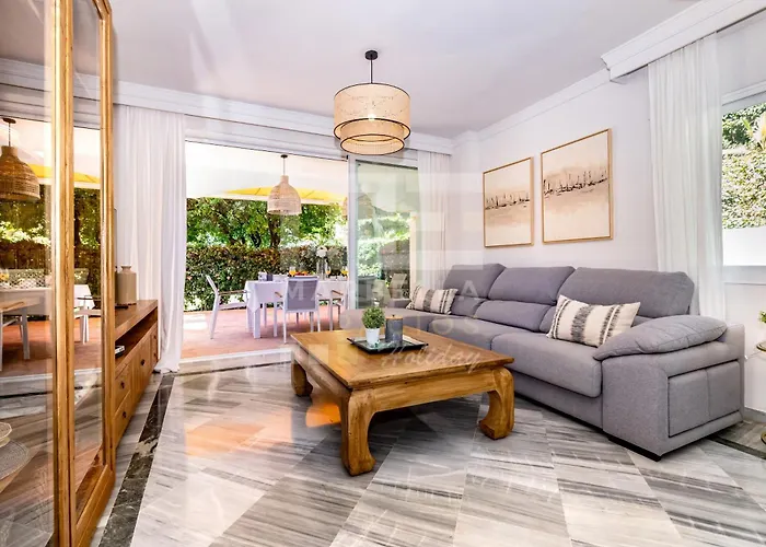 Amplio Planta Jardin Nagueles 아파트