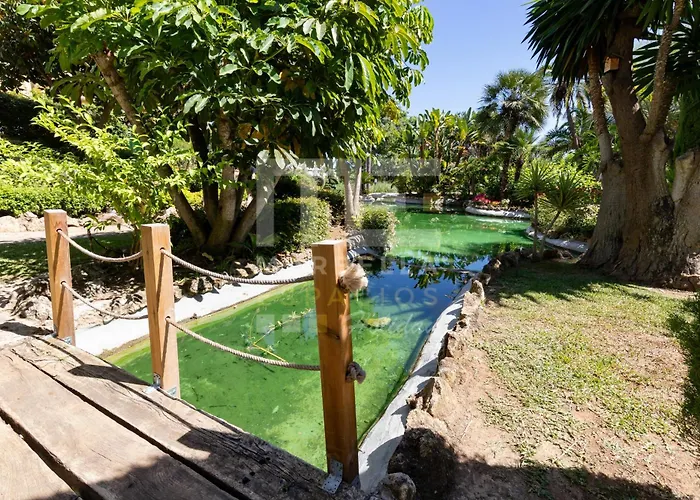 Amplio Planta Jardin Nagueles 아파트 마르베야