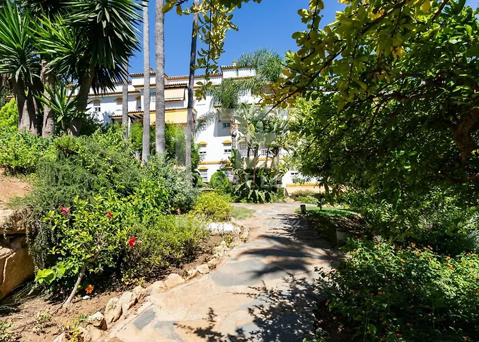 Amplio Planta Jardin Nagueles 아파트