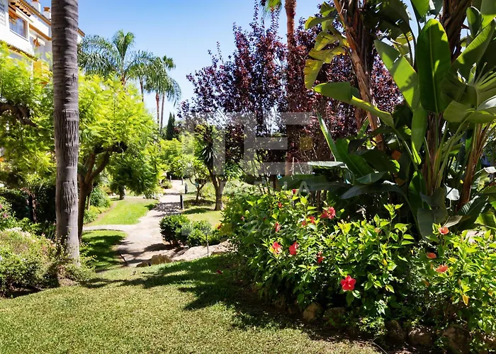 Amplio Planta Jardin Nagueles * Marbella