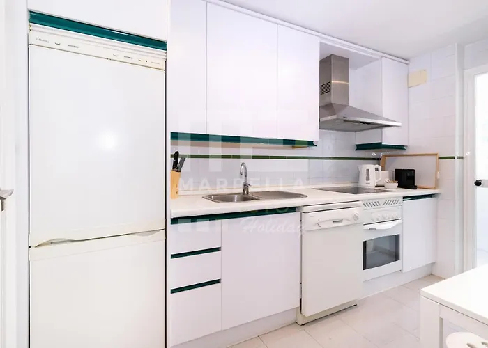 Amplio Planta Jardin Nagueles Lägenhet Marbella
